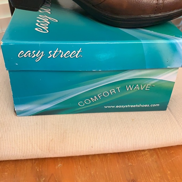 Shoes - Picture 4 of 5